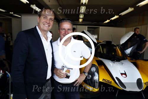 Zandvoort 4 juni 2016
Jumbo familie racedagen op Zandvoort met oa Max Verstappen en zijn Red Bull race auto. Frits van Eerd en Raymond Vermeulen