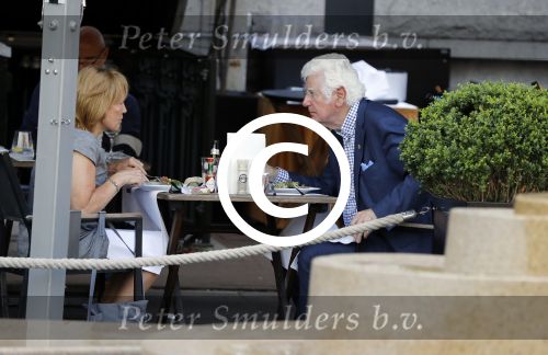 Amsterdam 4 juni 2016 
Gerard Cox en Annemarie Oster op terras bij hotel Americain.