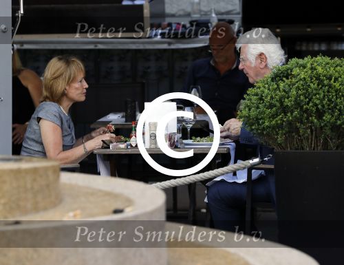 Amsterdam 4 juni 2016 
Gerard Cox en Annemarie Oster op terras bij hotel Americain.