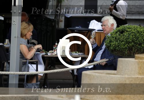 Amsterdam 4 juni 2016 
Gerard Cox en Annemarie Oster op terras bij hotel Americain.