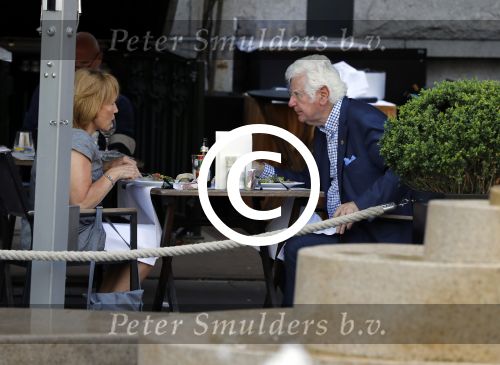 Amsterdam 4 juni 2016 
Gerard Cox en Annemarie Oster op terras bij hotel Americain.