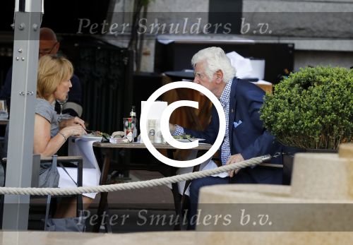 Amsterdam 4 juni 2016 
Gerard Cox en Annemarie Oster op terras bij hotel Americain.