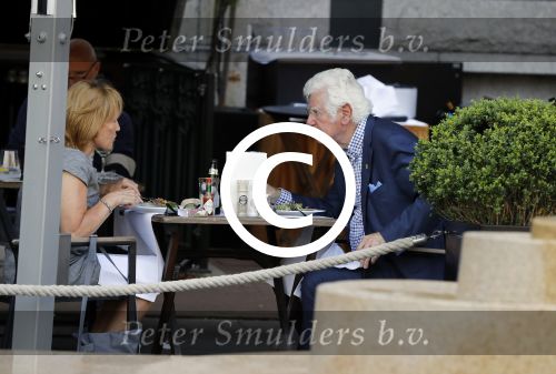Amsterdam 4 juni 2016 
Gerard Cox en Annemarie Oster op terras bij hotel Americain.