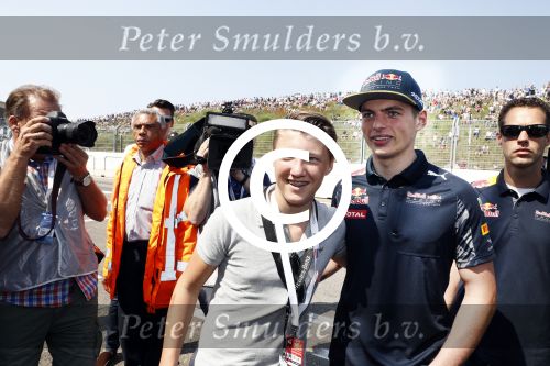 Zandvoort 4 juni 2016
Jumbo familie racedagen op Zandvoort met oa Max Verstappen en zijn Red Bull race auto. David en Guy Bijlsma