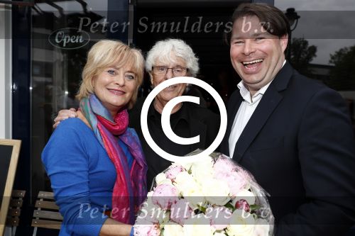 Hilversum 25 mei 2016
Feest Imca Marina vanwege 60 jarig artiesten jubileum en haar 75e verjaardag in de kei. Bart Peters Hans Wennekes en Vivian Boelen