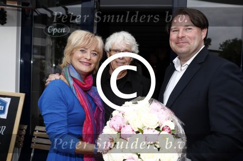 Hilversum 25 mei 2016
Feest Imca Marina vanwege 60 jarig artiesten jubileum en haar 75e verjaardag in de kei. Bart Peters Hans Wennekes en Vivian Boelen
