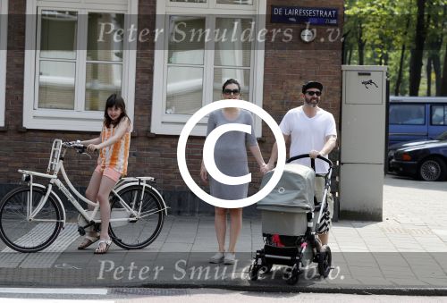 Amsterdam 28 mei 2016
Horace Cohen aan het wandelen met zijn vrouw en dochter.