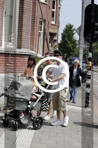 Amsterdam 28 mei 2016
Horace Cohen aan het wandelen met zijn vrouw en dochter.