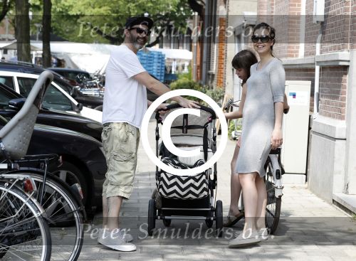 Amsterdam 28 mei 2016
Horace Cohen aan het wandelen met zijn vrouw en dochter.