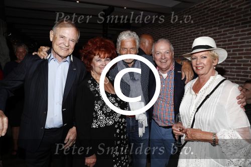 Hilversum 25 mei 2016
Feest Imca Marina vanwege 60 jarig artiesten jubileum en haar 75e verjaardag in de kei. Ben Cramer Jan Jochems Ronnie Tober en Ria Valk