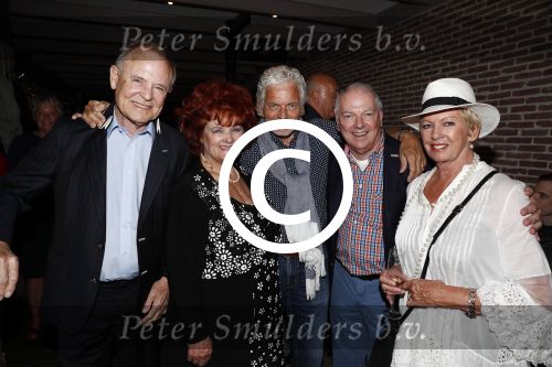 Hilversum 25 mei 2016
Feest Imca Marina vanwege 60 jarig artiesten jubileum en haar 75e verjaardag in de kei. Ben Cramer Jan Jochems Ronnie Tober en Ria Valk