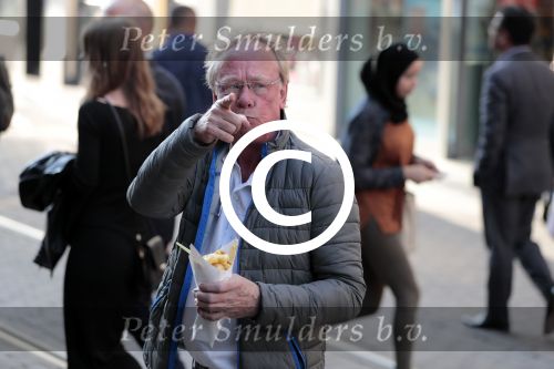 Amsterdam 31 mei 2016
Jack Spijkerman eet een patatje/frietje op straat