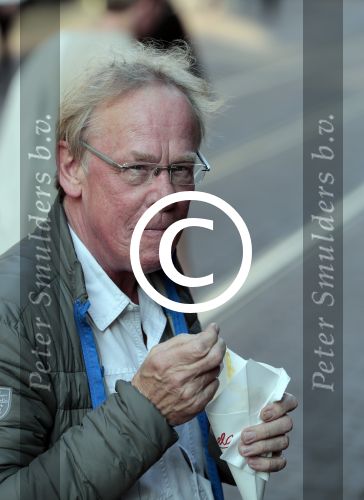 Amsterdam 31 mei 2016
Jack Spijkerman eet een patatje/frietje op straat
