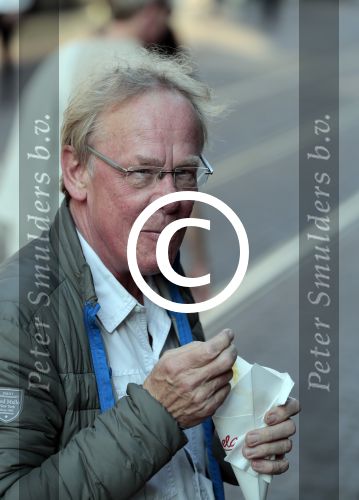 Amsterdam 31 mei 2016
Jack Spijkerman eet een patatje/frietje op straat