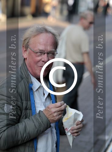 Amsterdam 31 mei 2016
Jack Spijkerman eet een patatje/frietje op straat