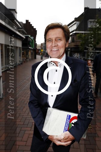 Hilversum 25 mei 2016
Feest Imca Marina vanwege 60 jarig artiesten jubileum en haar 75e verjaardag in de kei.
Jacques Herb en Diny