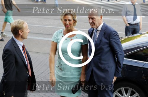 Amsterdam 4 juni 2016
Koning Willem Alexander en koningin Maxima bezoeken stadsschouwburg. Johan Remkes met partner