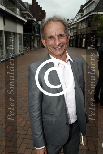 Hilversum 25 mei 2016
Feest Imca Marina vanwege 60 jarig artiesten jubileum en haar 75e verjaardag in de kei. Johan Vlemmix