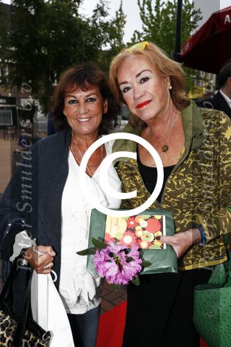 Hilversum 25 mei 2016
Feest Imca Marina vanwege 60 jarig artiesten jubileum en haar 75e verjaardag in de kei. Jose Hoebee en Viola Holt