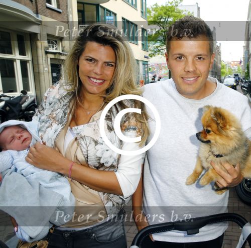 Amsterdam 24 mei 2016
Mom,s moment met meerdere bekende vrouwen die zwanger zijn of net bevallen.
Event vond plaats in hotel L\'europe en werd georganiseerd door the class company. Kim Kotter met Jaap Reesema en hun zoontje