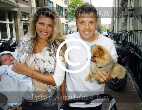 Amsterdam 24 mei 2016
Mom,s moment met meerdere bekende vrouwen die zwanger zijn of net bevallen.
Event vond plaats in hotel L\'europe en werd georganiseerd door the class company. Kim Kotter met Jaap Reesema en hun zoontje