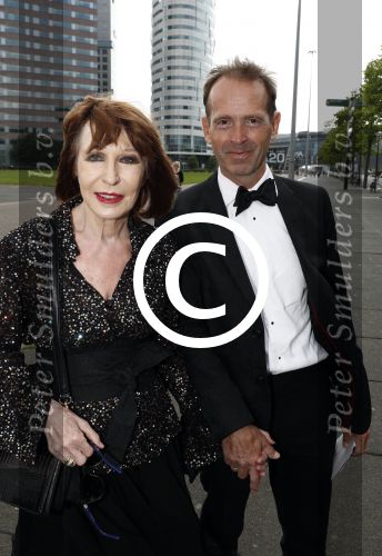 Amsterdam 4 juni 2016
Amsterdam Dam diner in de HMH tbv het aidsfonds.
Liesbeth List met dochter Elisa