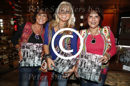 Amsterdam 26 mei 2016 
Boekpresentatie boek over ABBA in the Harbour Club . LUV ontvangt het boek uit handen van de schrijver Stany v Wymeersch