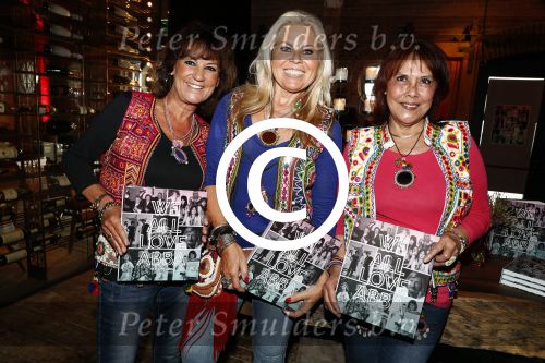 Amsterdam 26 mei 2016 
Boekpresentatie boek over ABBA in the Harbour Club . LUV ontvangt het boek uit handen van de schrijver Stany v Wymeersch