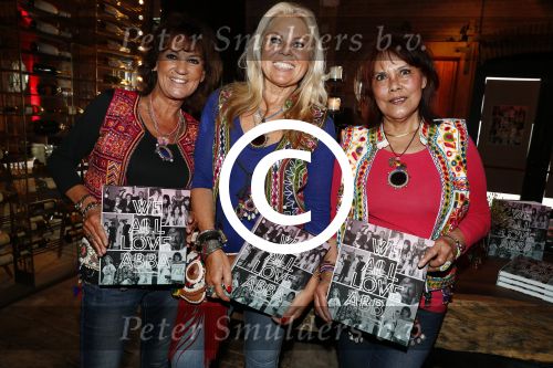 Amsterdam 26 mei 2016 
Boekpresentatie boek over ABBA in the Harbour Club . LUV ontvangt het boek uit handen van de schrijver Stany v Wymeersch