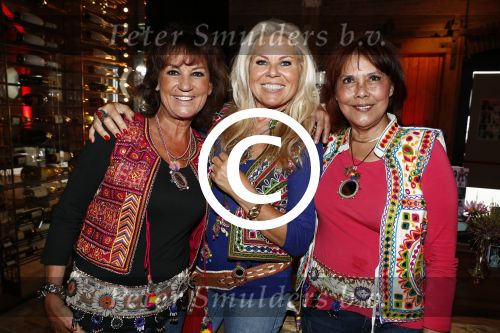 Amsterdam 26 mei 2016 
Boekpresentatie boek over ABBA in the Harbour Club . LUV ontvangt het boek uit handen van de schrijver Stany v Wymeersch