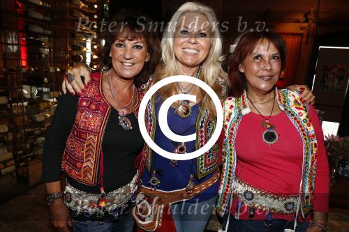 Amsterdam 26 mei 2016 
Boekpresentatie boek over ABBA in the Harbour Club . LUV ontvangt het boek uit handen van de schrijver Stany v Wymeersch