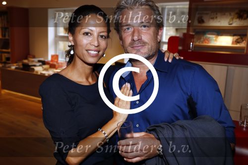 Amsterdam 29 mei 2016
Presentatie het grote knuffelboek van Nederland gemaakt door Gallyon v Vessem.
De presentatie was bij Scheltema. Maureen du Toit met nieuwe vriend