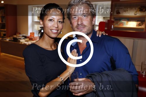 Amsterdam 29 mei 2016
Presentatie het grote knuffelboek van Nederland gemaakt door Gallyon v Vessem.
De presentatie was bij Scheltema. Maureen du Toit met nieuwe vriend