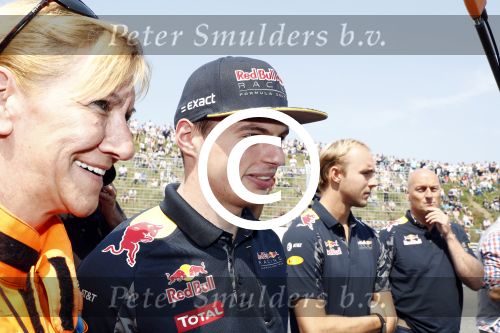 Zandvoort 4 juni 2016
Jumbo familie racedagen op Zandvoort met oa Max Verstappen en zijn Red Bull race auto.