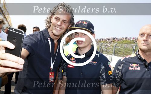 Zandvoort 4 juni 2016
Jumbo familie racedagen op Zandvoort met oa Max Verstappen en zijn Red Bull race auto.