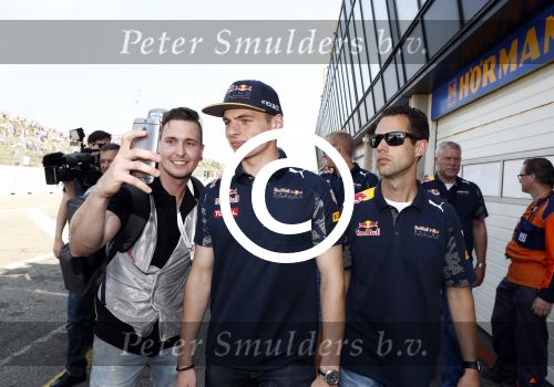 Zandvoort 4 juni 2016
Jumbo familie racedagen op Zandvoort met oa Max Verstappen en zijn Red Bull race auto.