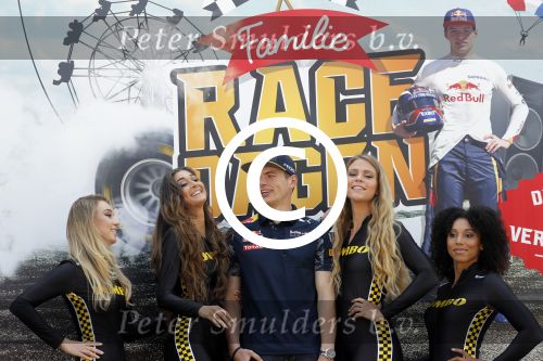 Zandvoort 4 juni 2016
Jumbo familie racedagen op Zandvoort met oa Max Verstappen en zijn Red Bull race auto.