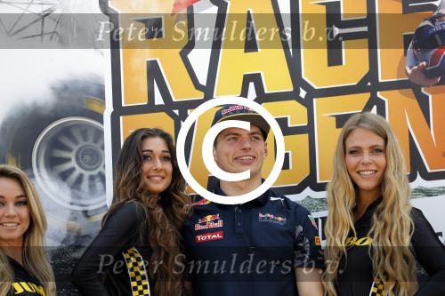 Zandvoort 4 juni 2016
Jumbo familie racedagen op Zandvoort met oa Max Verstappen en zijn Red Bull race auto.