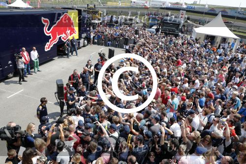 Zandvoort 4 juni 2016
Jumbo familie racedagen op Zandvoort met oa Max Verstappen en zijn Red Bull race auto.