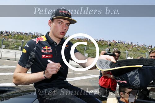 Zandvoort 4 juni 2016
Jumbo familie racedagen op Zandvoort met oa Max Verstappen en zijn Red Bull race auto.