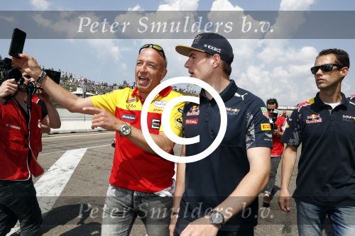 Zandvoort 4 juni 2016
Jumbo familie racedagen op Zandvoort met oa Max Verstappen en zijn Red Bull race auto.