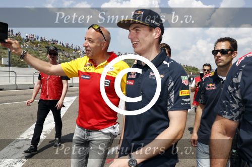Zandvoort 4 juni 2016
Jumbo familie racedagen op Zandvoort met oa Max Verstappen en zijn Red Bull race auto.