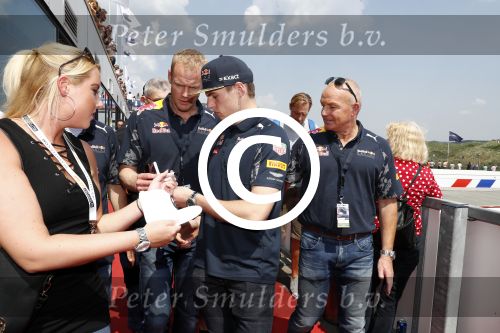 Zandvoort 4 juni 2016
Jumbo familie racedagen op Zandvoort met oa Max Verstappen en zijn Red Bull race auto.
