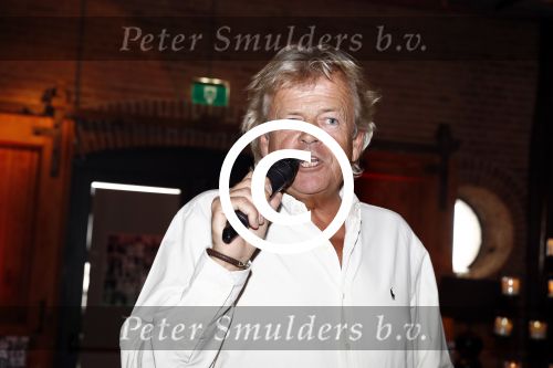 Amsterdam 26 mei 2016 
Boekpresentatie boek over ABBA in the Harbour Club . LUV ontvangt het boek uit handen van de schrijver Stany v Wymeersch. Michiel Gunning