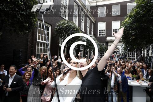Amsterdam 2 juni 2016 
Terras special award van Talkiesgaat dit jaar naar Hotel the Dylan. Nance Coolen en Kristina Bozilovic