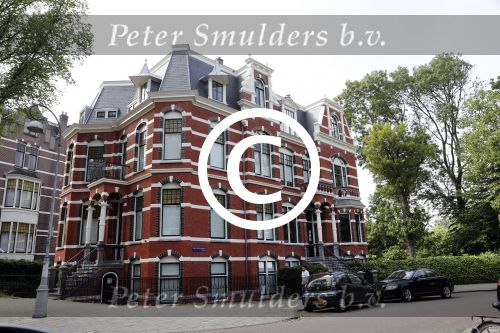 Amsterdam 28 mei 2016
Duurste huis van Nederland staat te koop/ Vraagprijs 11.7 miljoen . In het pand zit Nikkie Plessen met haar bedrijf.