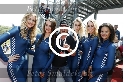 Zandvoort 4 juni 2016
Jumbo familie racedagen op Zandvoort met oa Max Verstappen en zijn Red Bull race auto. Patrick Romijn
