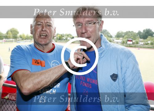 Amsterdam 21 mei 2016
Voetballen voor down in Amsterdam met div Bn ers.
Hans v Breukelen met Piet Schrijvers