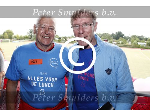 Amsterdam 21 mei 2016
Voetballen voor down in Amsterdam met div Bn ers.
Hans v Breukelen met Piet Schrijvers