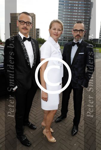 Amsterdam 4 juni 2016
Amsterdam Dam diner in de HMH tbv het aidsfonds.
Prinses Mabel met Victor en Rolf